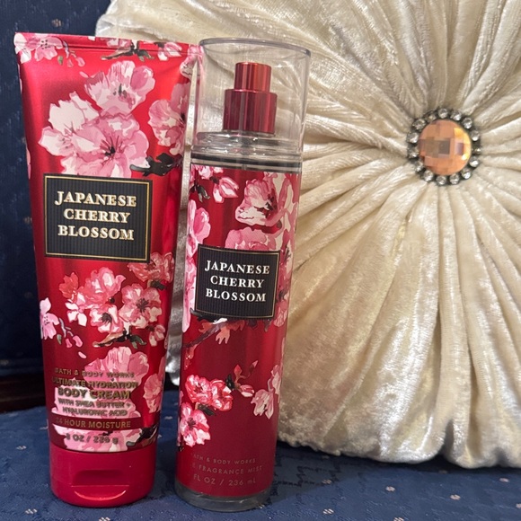 Other - Japanese Cherry Blossom Body Care Set - Red